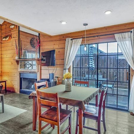 3 Bedroom Log Cabin Condo Close To Everything! 브랜슨 외부 사진