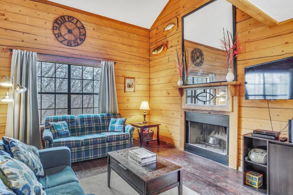 3 Bedroom Log Cabin Condo Close To Everything! 브랜슨 외부 사진