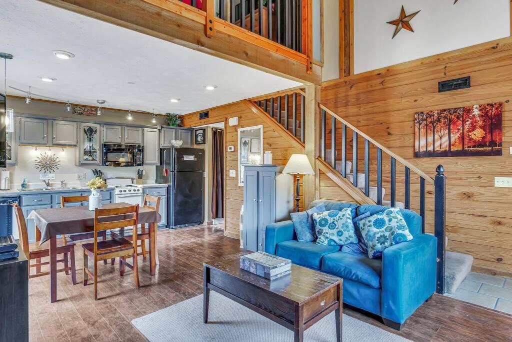 3 Bedroom Log Cabin Condo Close To Everything! 브랜슨 외부 사진